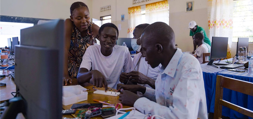 Creative Capacity Building ICT participants in Uganda learning how to use an Arduino. Photo: Lulu Tian