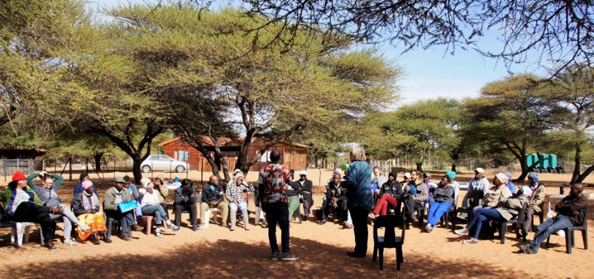 IDDS Botswana co-instructors Amy Smith, MIT D-Lab Founding Director, and Thabiso ‘Blak’ Mashaba, founder of These Hands, GSSE during a session on the design cycle. Many of the summit’s sessions are held outdoors.