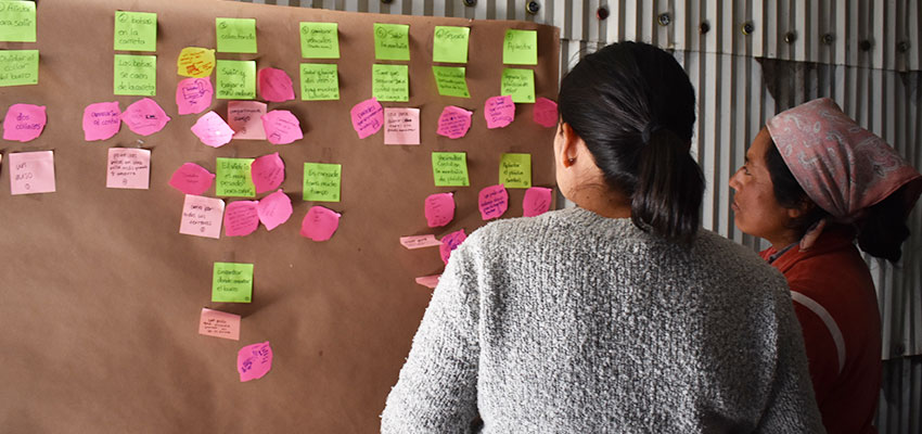 Lidia and Sarahi in the middle of the ideation process